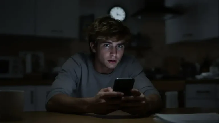 Experts zijn het erover eens dit veelvoorkomende relationele gedrag duidt niet op vertrouwen maar onthult vaak onzichtbare emotionele onzekerheid